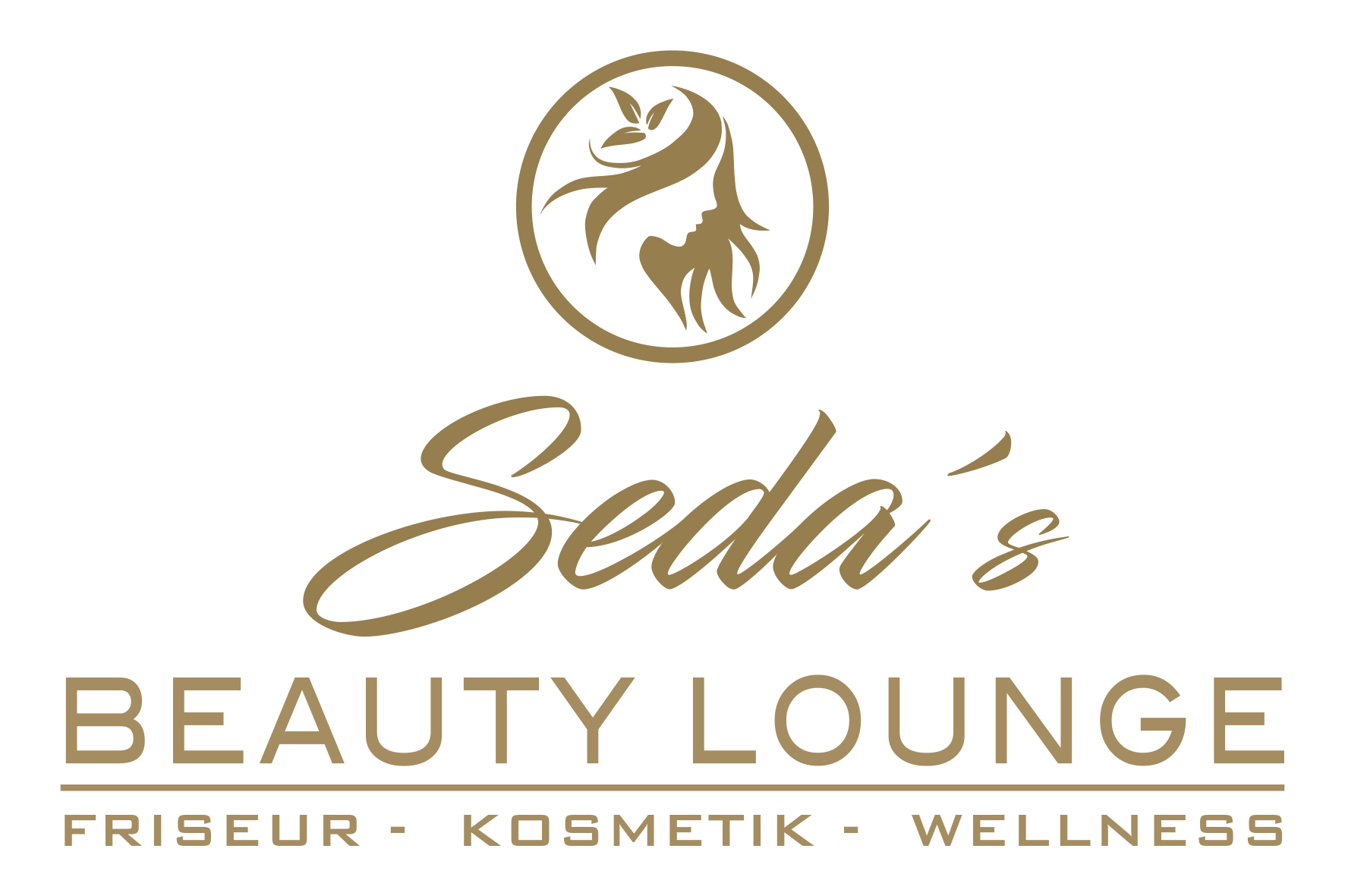 Seda's Beauty Lounge Eine jüngere und ältere Frau sitzen nebeneinander und lächeln in die Kamera